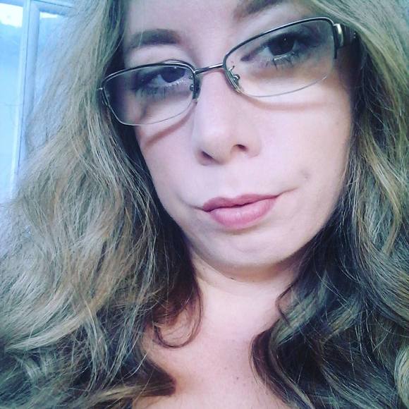 Meet your Posher, Erin - Picture 1 of 3